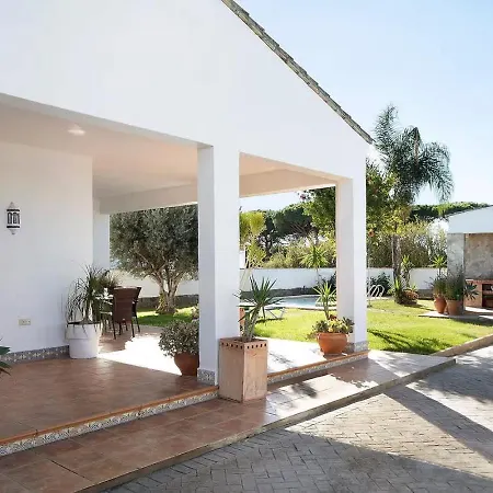 Con Piscina Privada Y Wi-fi *